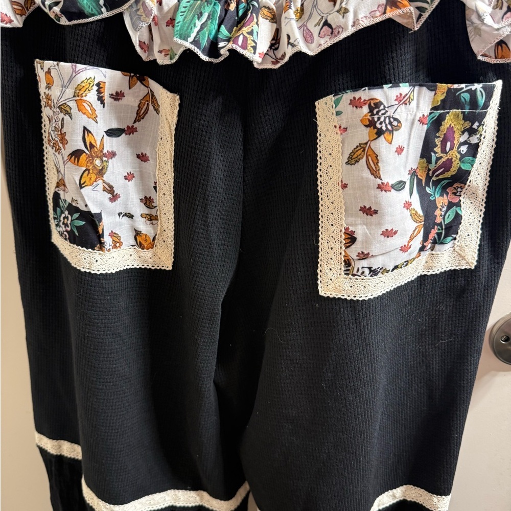 NWOT POL Black Floral Patchwork Pants With Ruffled Waist - Picture 9 of 14